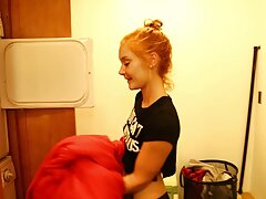 Redhead forma publika dauzījās jakā